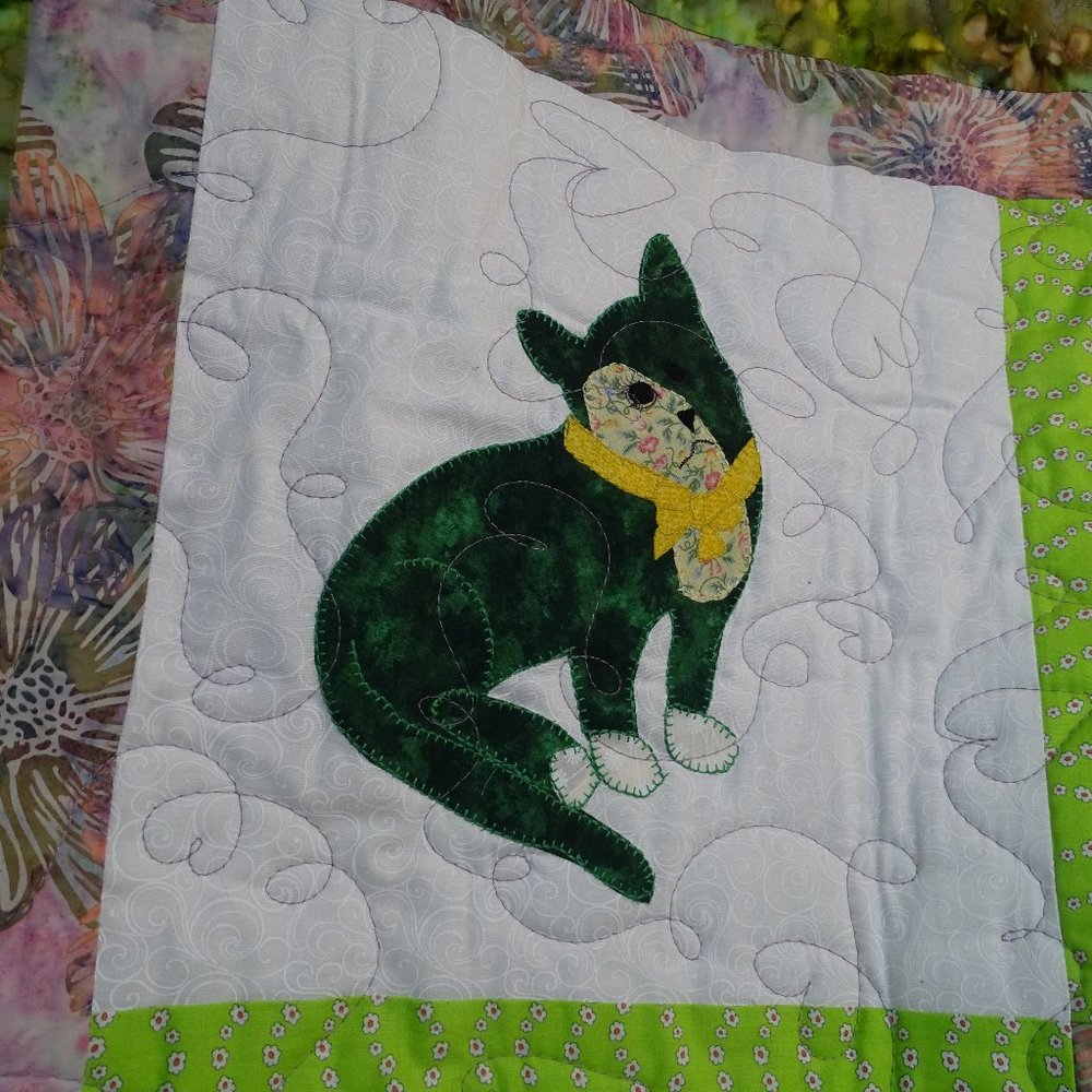 Hand Crafted Cat Lap Quilt Stunning 40" x 39" - Picture 3 of 16